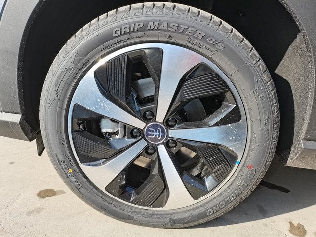 宋Plusdmi轮胎什么牌子？哪个好？我是2022年12月1日提车的，轮胎显