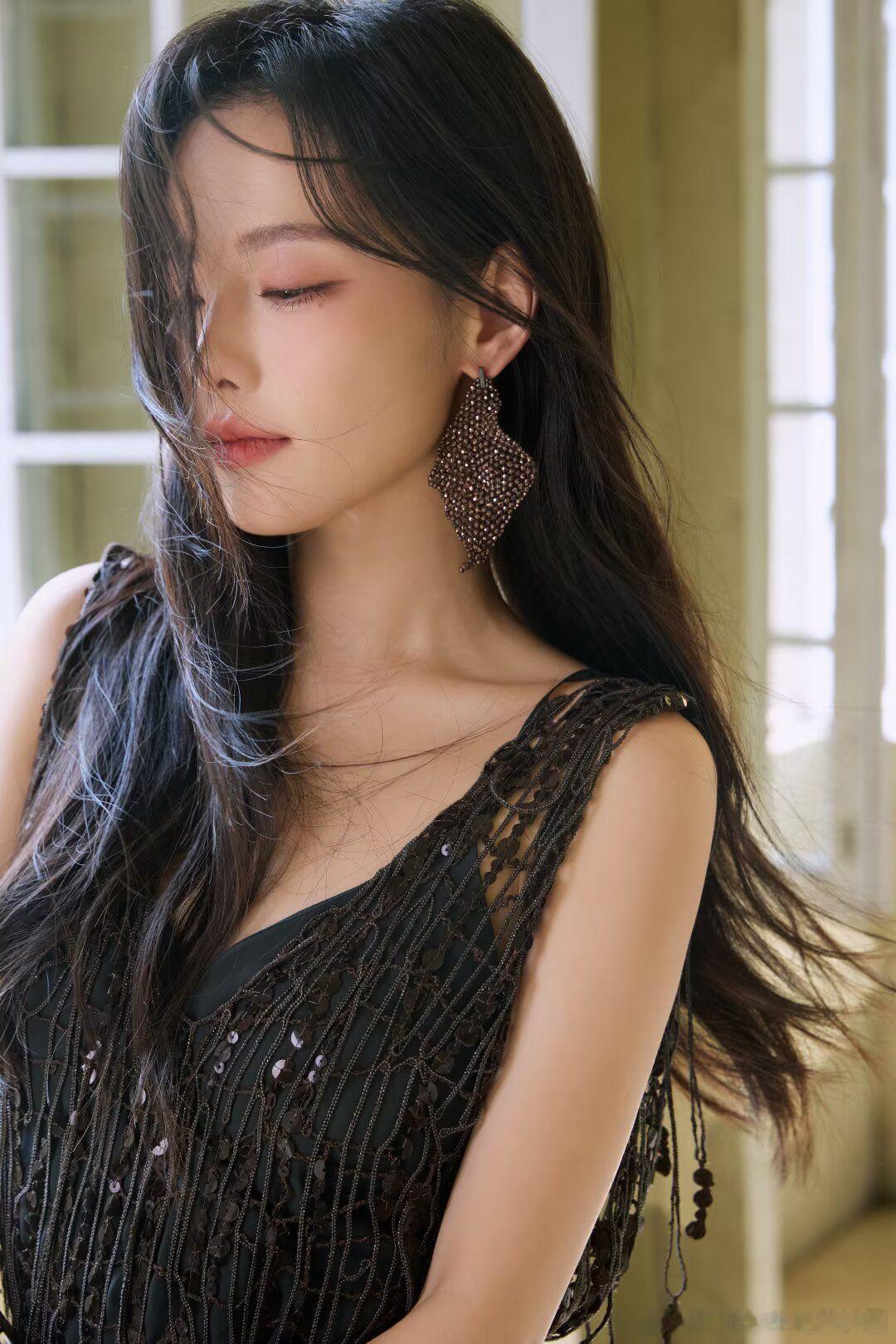 女神张嘉倪美丽与性感并存张嘉倪