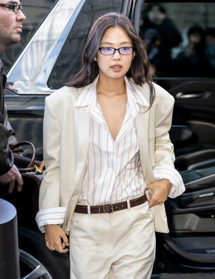 Jennie高智感妈咪这简直是妈妈级别