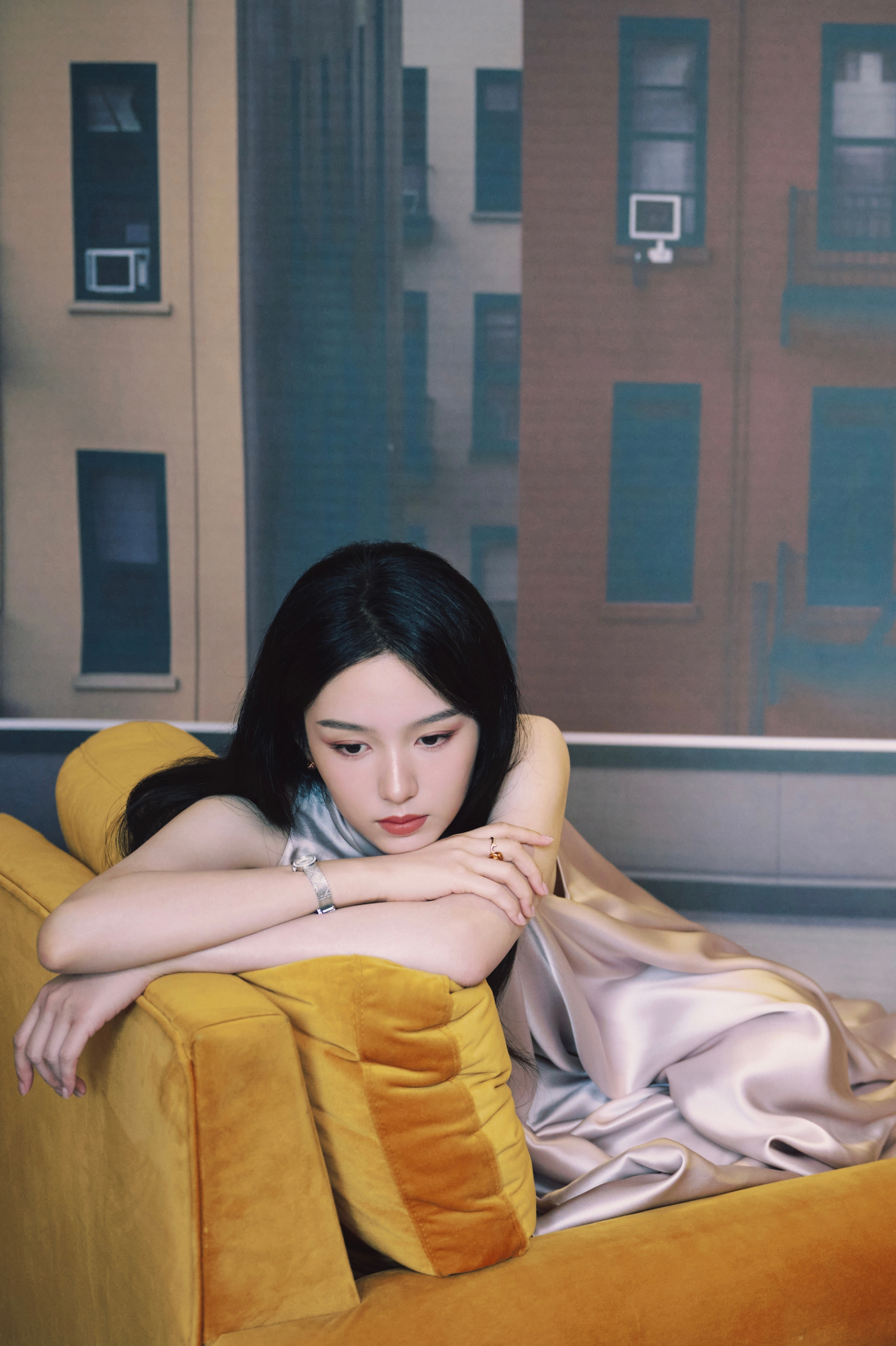 周也美成这样在审判什么周也Dior迪奥活动从戛纳美到广州🥺