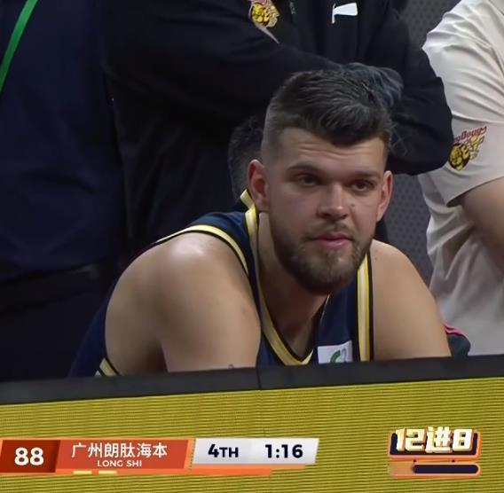 拉科塞维奇不会来广东队就打三场比赛吧？如果这样的话这工资怎么算呢？按月薪给还是按