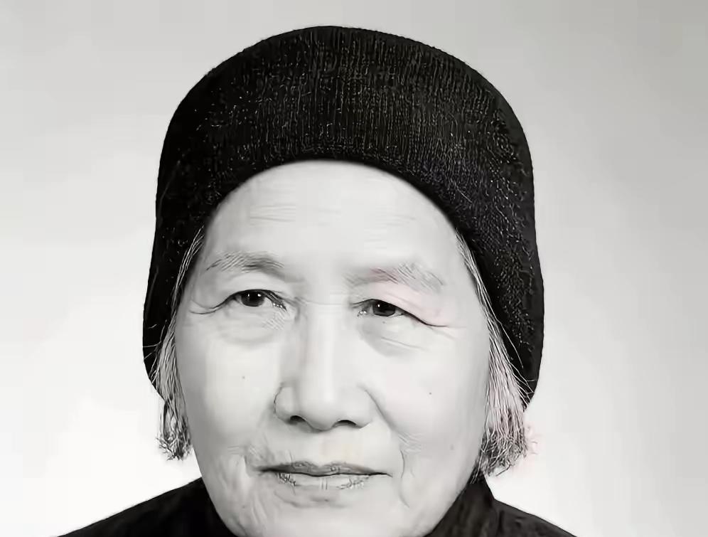 你敢信吗？一根黑黢黢的晒衣杆，在院子里立了六十年，谁能想到这竟是太平天国英王陈玉