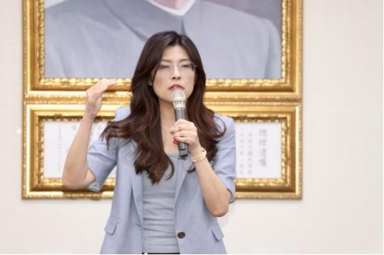 郑丽文大赞北京“成功驯服美国这匹野马”！对比两岸应对特朗普发动的关税战，台湾网友