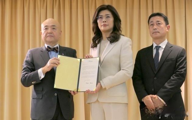 日本熊本县发生强震之后，国民党主席郑丽文以个人名义捐赠100万新台币支援灾区重建