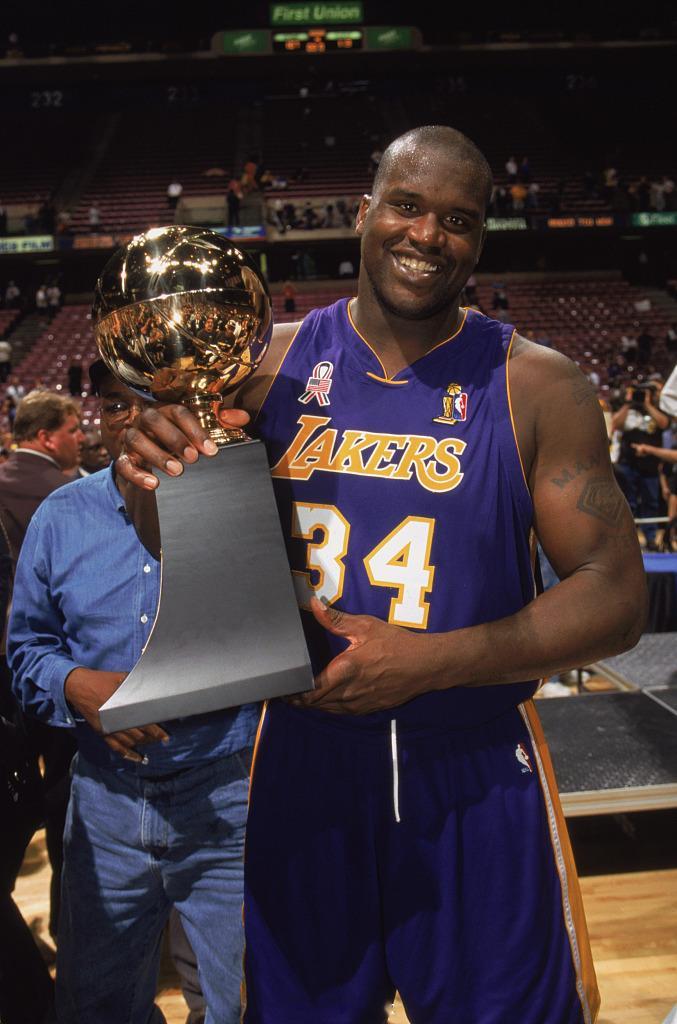 毕比：奥尼尔是历史最佳内线近日，前NBA球员迈克·毕比在播客节目中谈到了奥尼尔。
