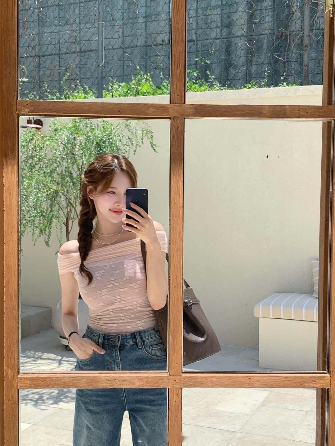 娜妍更新一组穿搭​​​