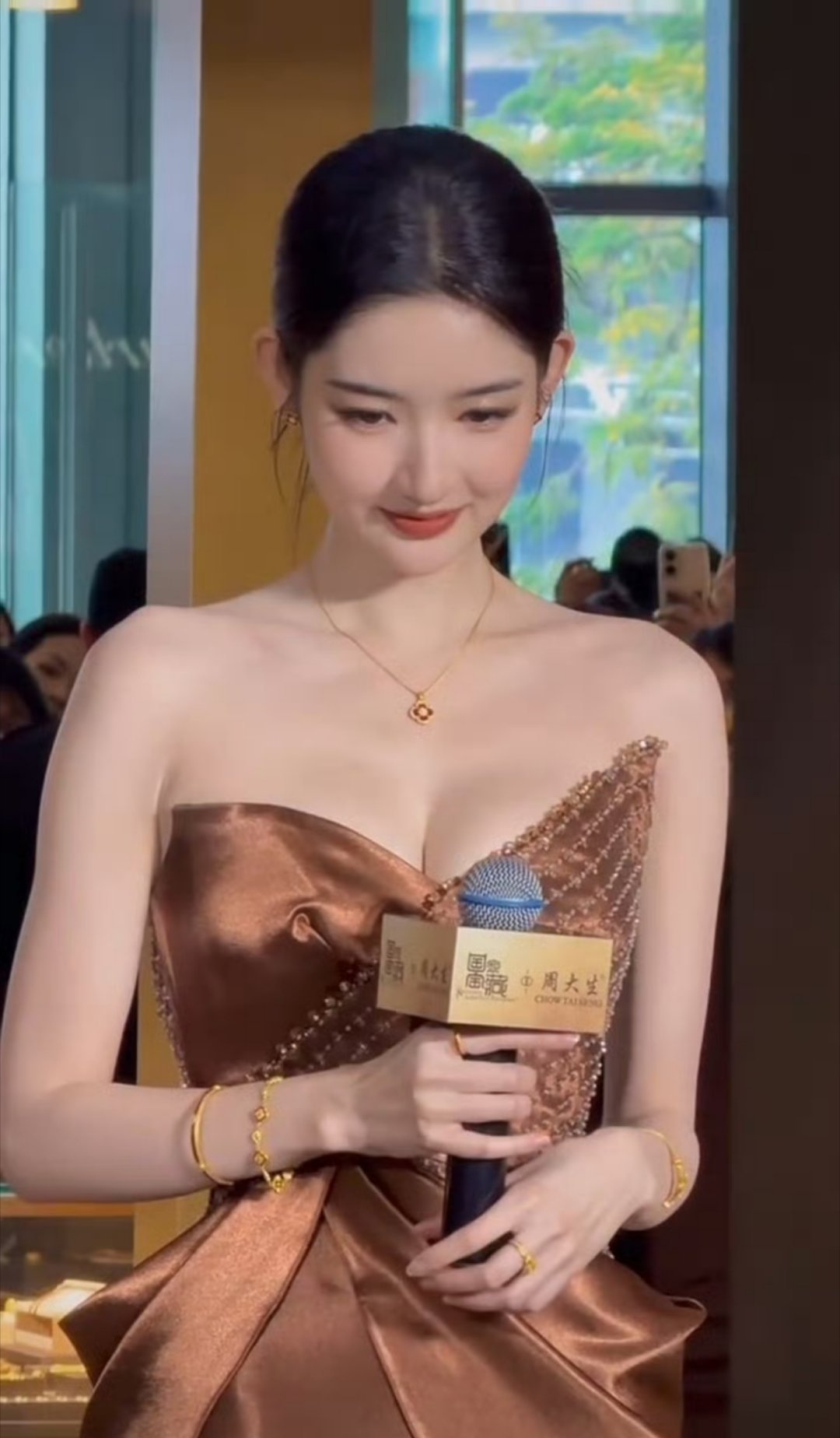 最近是真喜欢这妹子，大方不失优雅