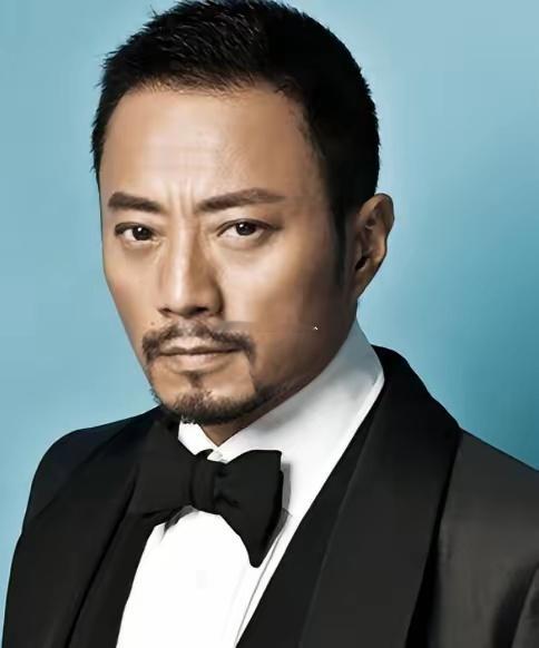 张涵予20万买下一张旧床，马未都一看直接看呆了✨谁能想到，还没靠《集结号》大火的