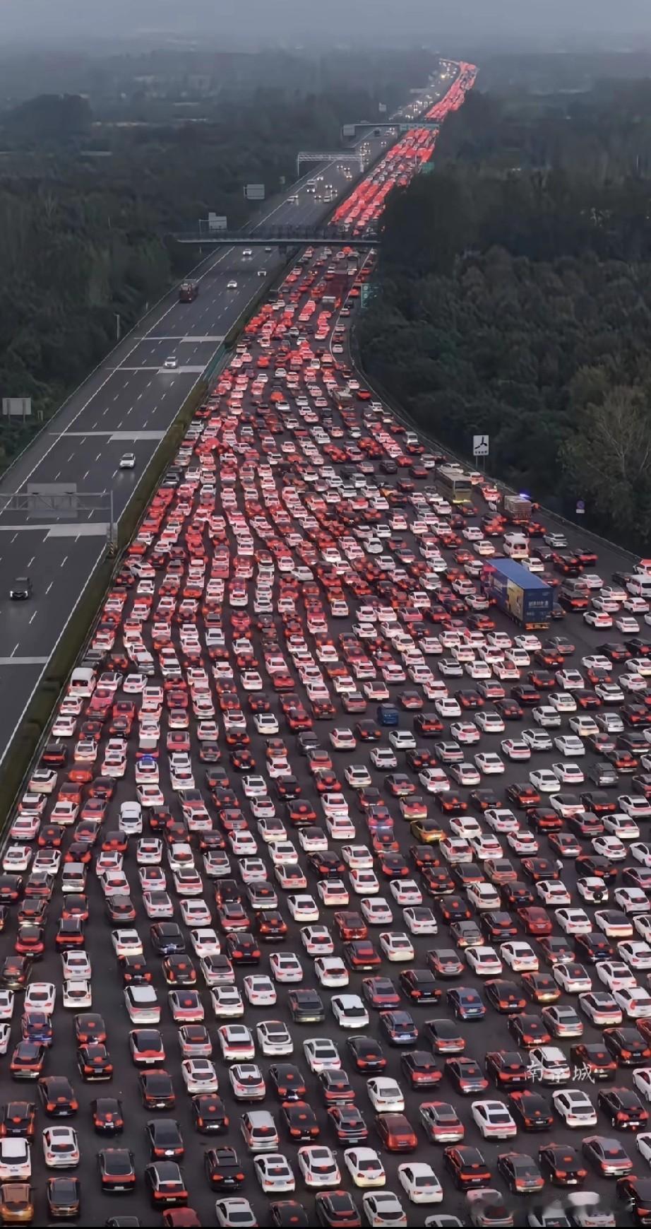 年过完了，大家也都陆续返程了吧？今年的高速异常拥堵，虽然没有见到像往年那么大的事