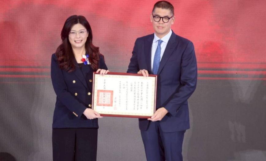 最近连胜武跟着郑丽文去大陆，热度一下上来了，连带着他哥连胜文也成了大家闲聊的话题