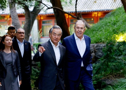 3天2次会面，中俄谈妥合作事宜7月13日，俄罗斯外长拉夫罗夫结束海外访问后，马