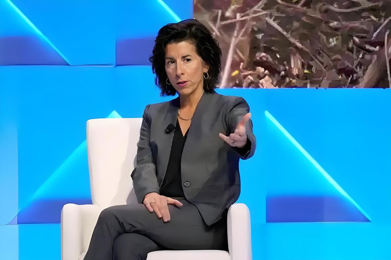 美国的高官都是卸任后才说真话吗？吉娜·雷蒙多说得更直白。她直言说到，全世界都