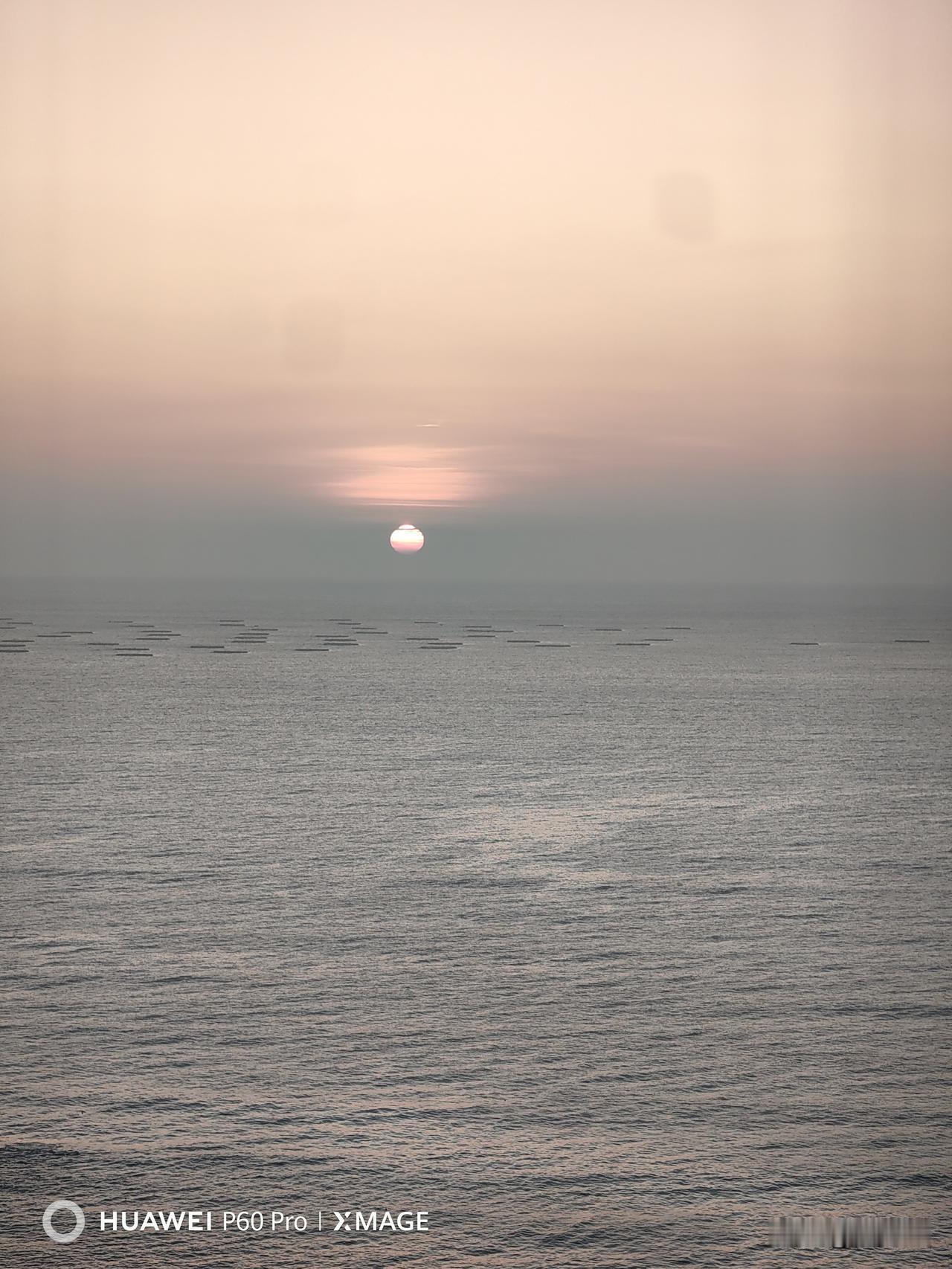 日出东海满天红注解：-日出对月落（天象相对，一静一动）​-