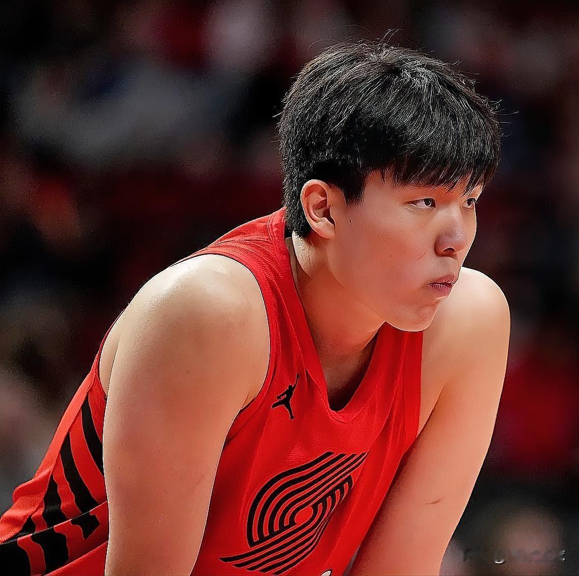 杨瀚森翻译终于说出了大实话！近日，杨瀚森个人纪录片正在播出。在纪录片中，杨瀚