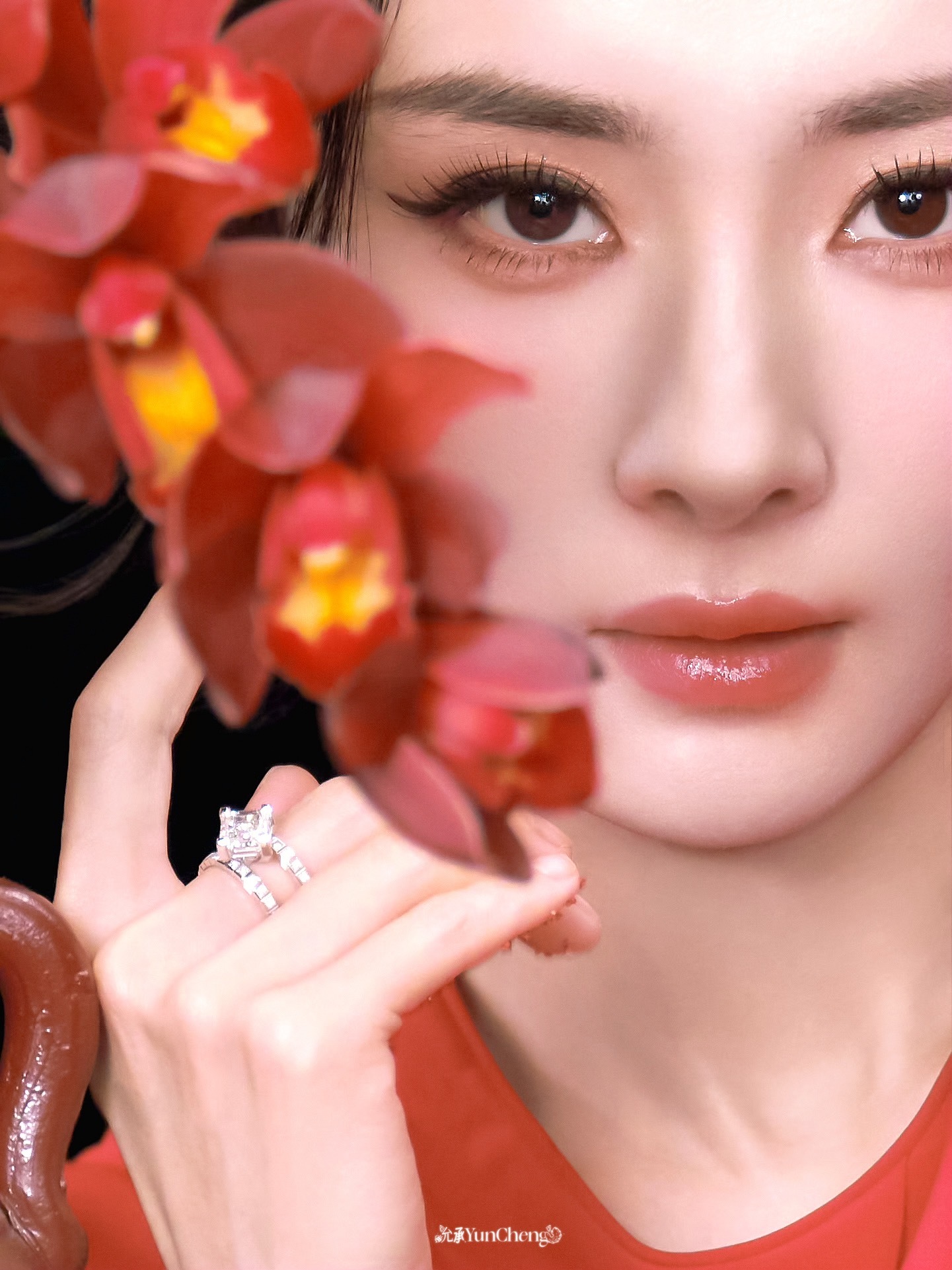 杨幂｜🎞️2026.1.15深圳雅诗兰黛一抹红，一眼惊艳。杨幂新年女主人气场