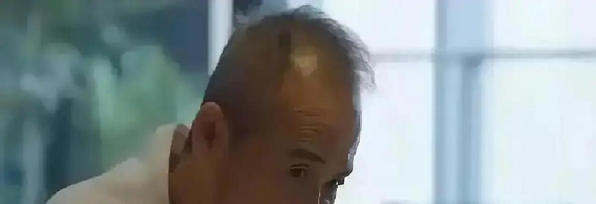 凌晨发暧昧文案，三小时后晒晨跑照？这根本不是感情问题，是标准的合伙人默契。72