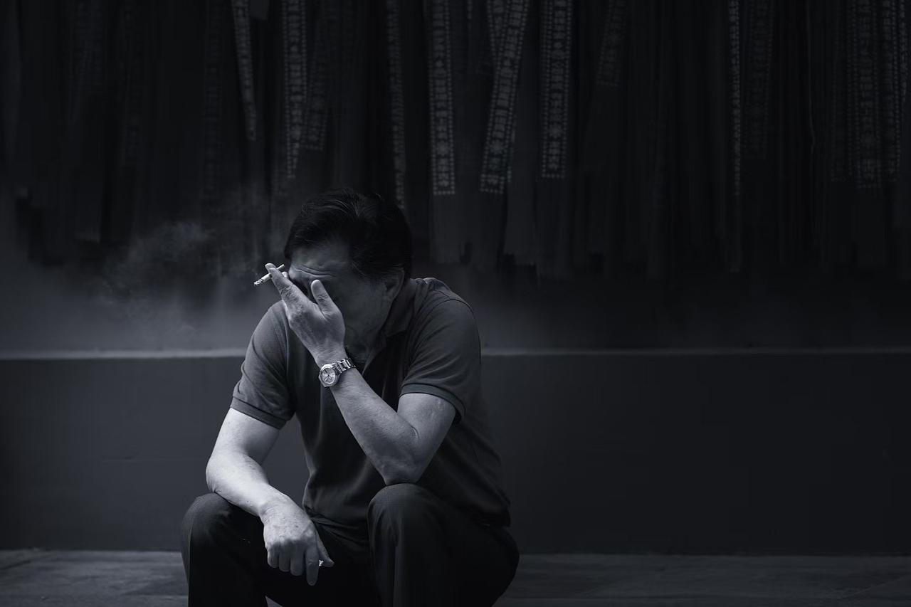 “离大谱了！”广东深圳，一48岁男子在电子厂打工3天，就被无缘无故开除了，从此，