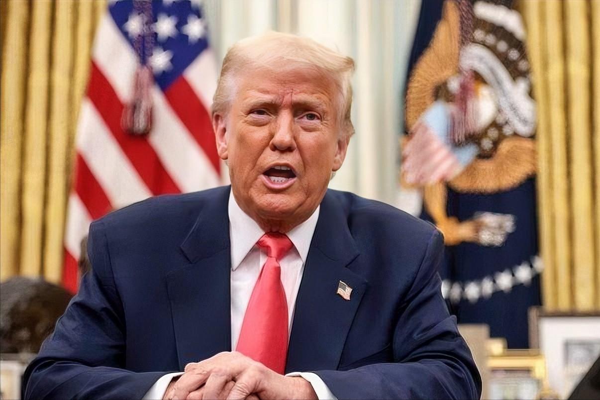 全世界都奇怪一点，就是特朗普对伊朗痛动手上的优柔寡断，其实，拦住他的恰恰是他身边