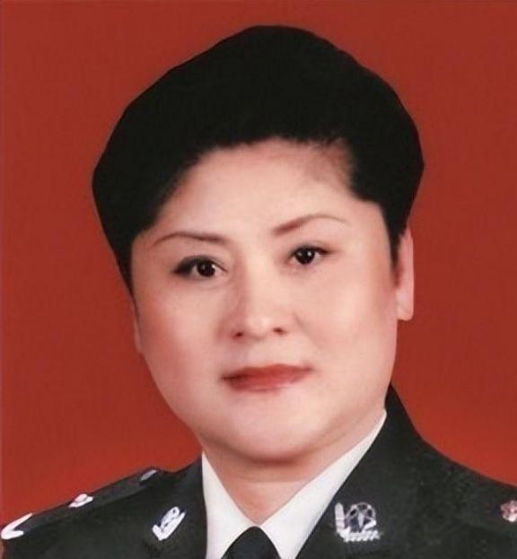 1988年，郑州一漂亮女子被两名壮汉强行塞进出租车内。趁车子急刹时的惯性，女子猛