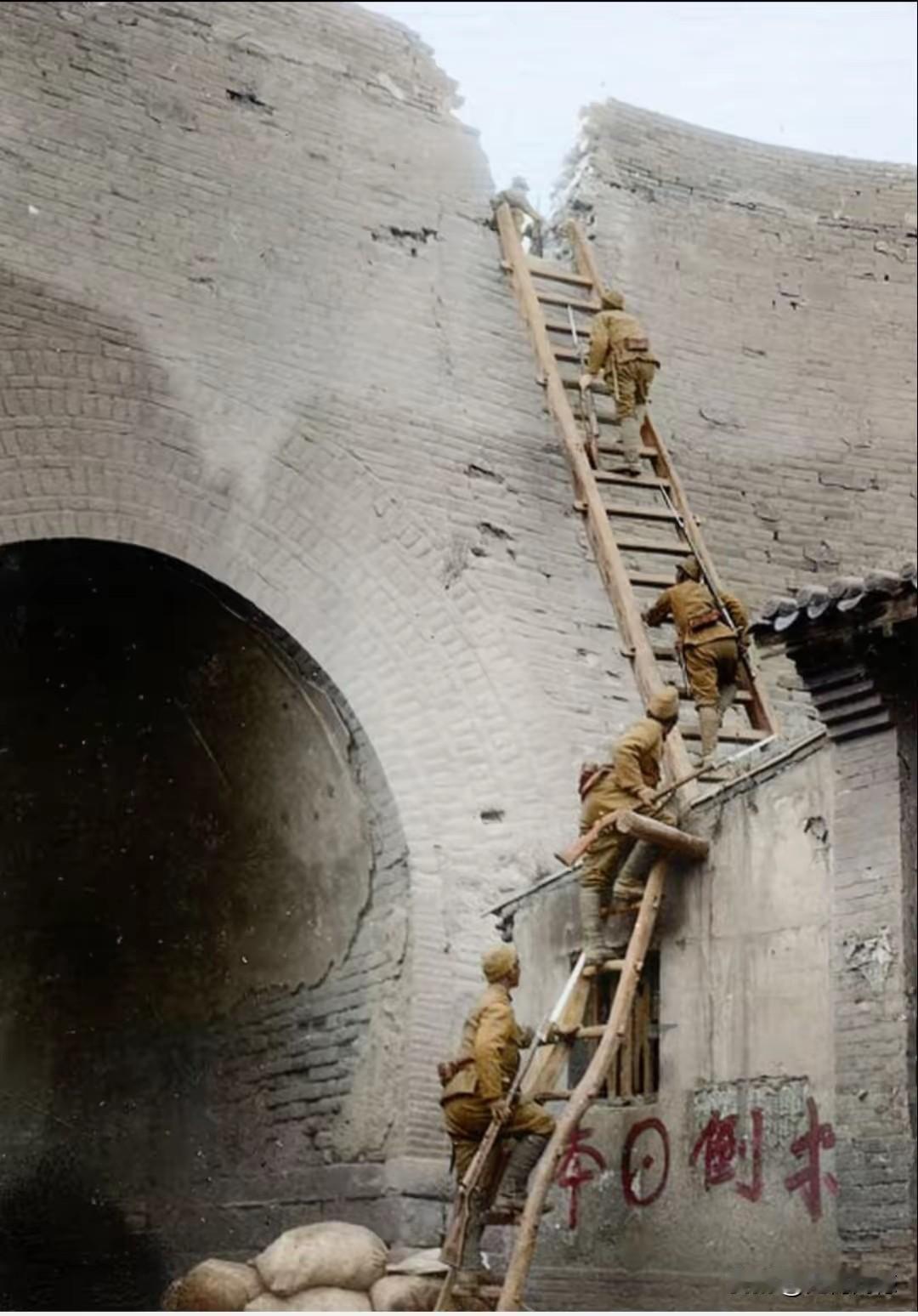 日本鬼子侵略我们的时候，炸毁了很多我们的名胜古迹，包括很多古城都是在那时候被炸毁