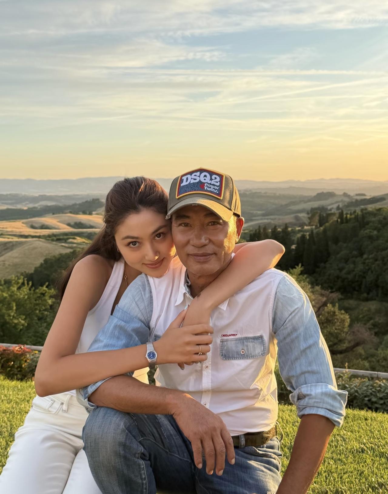 71岁任达华意大利爬山！影帝化身宠妻女狂魔，21岁女儿180cm颜值爆表谁