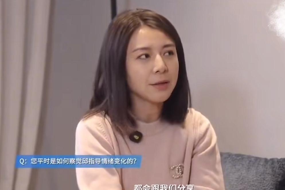 被称为“最美师娘”的邱贻可爱人文伟，是斯坦福大学毕业的高材生，说起丈夫的点点滴满