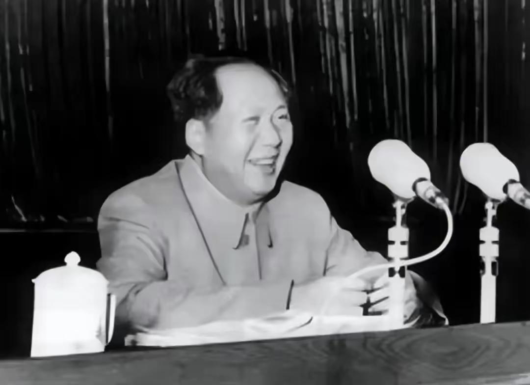 谁懂啊！每次看到毛主席爷爷笑的这么灿烂，这么的慈祥！心里就暖暖的！让我们送上