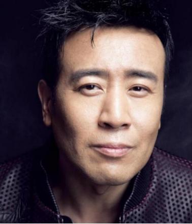 ☁1996年，于和伟喝醉后想从南京长江大桥跳下一死了之，可没想到，女朋友宋