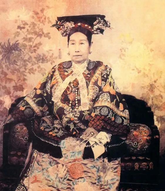 慈禧死前24小时，办六件缺德事，至今被骂，但其遗言却让后人大笑1908年11月