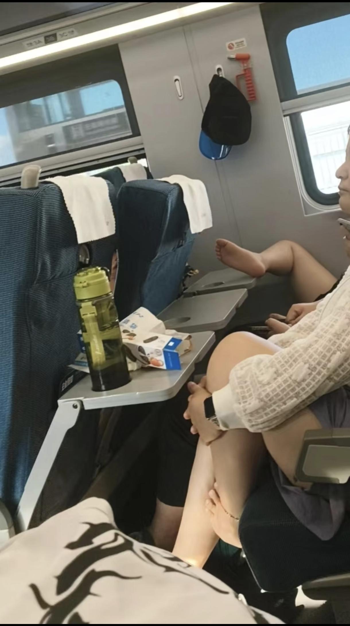 一等座是不是就没有了？空调开到16度就不会有这个问题了。遇到过类似的，车厢里真是