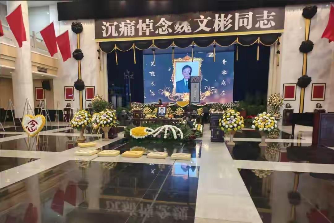 送别魏文彬，上百人下跪！1月31日，湖南广电前掌门人魏文彬的追悼会在长沙明阴