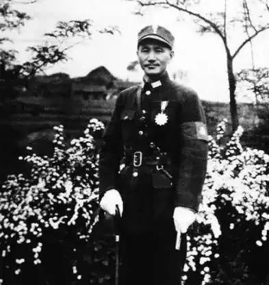 1975年蒋介石逝世后，他曾不间断写了58年的“骂人日记”公布，几乎骂遍了所有人
