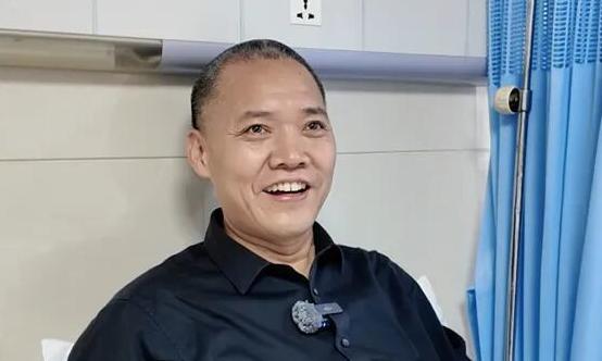 近日，云南大学附属医院普外一科主任医师张万福因食用处理不当的见手青中毒住院，而他