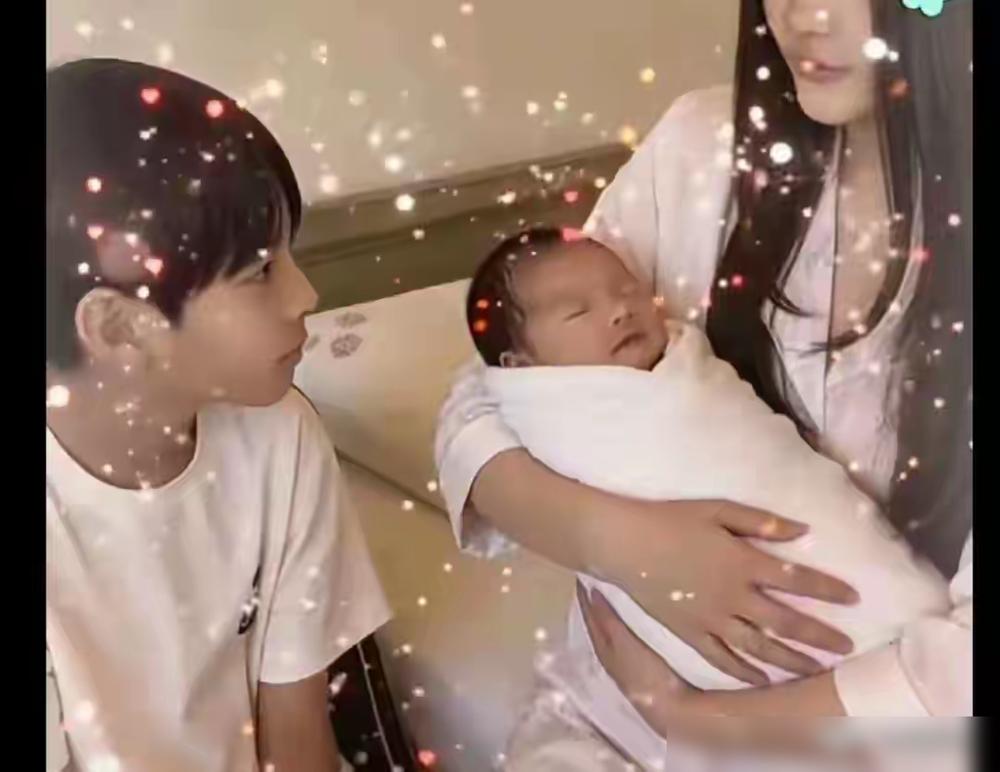 大S终究还是失算了，自己亲生的娃，竟被后妈马筱梅彻底拿下了。以前，俩孩子沉