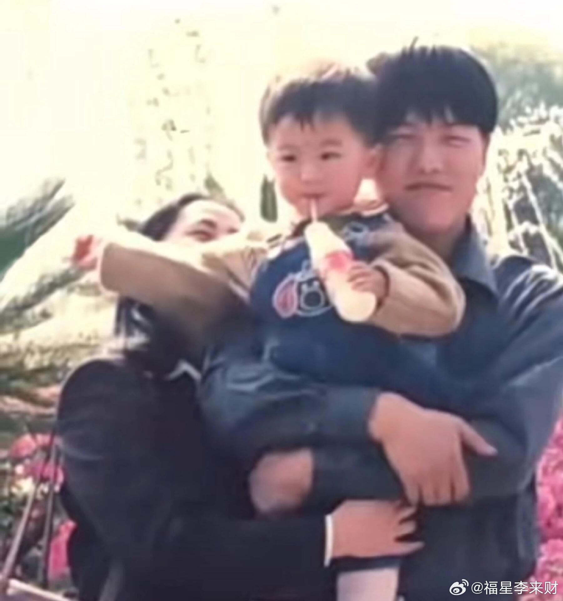 张凌赫小时候就这么可爱了吗！