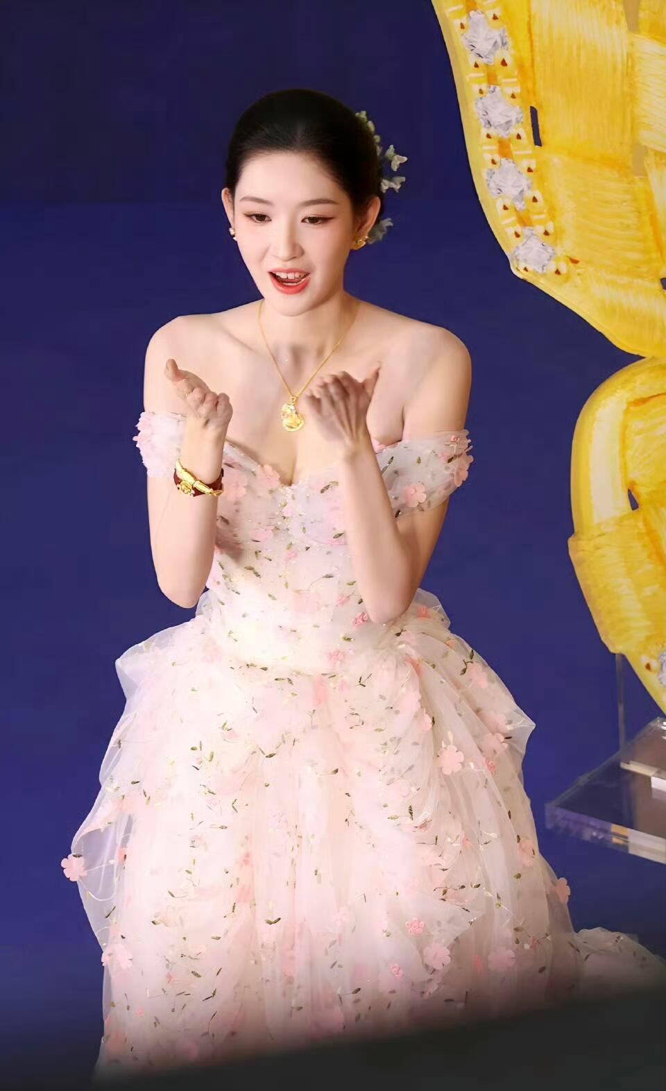 王玉雯现在好大啊