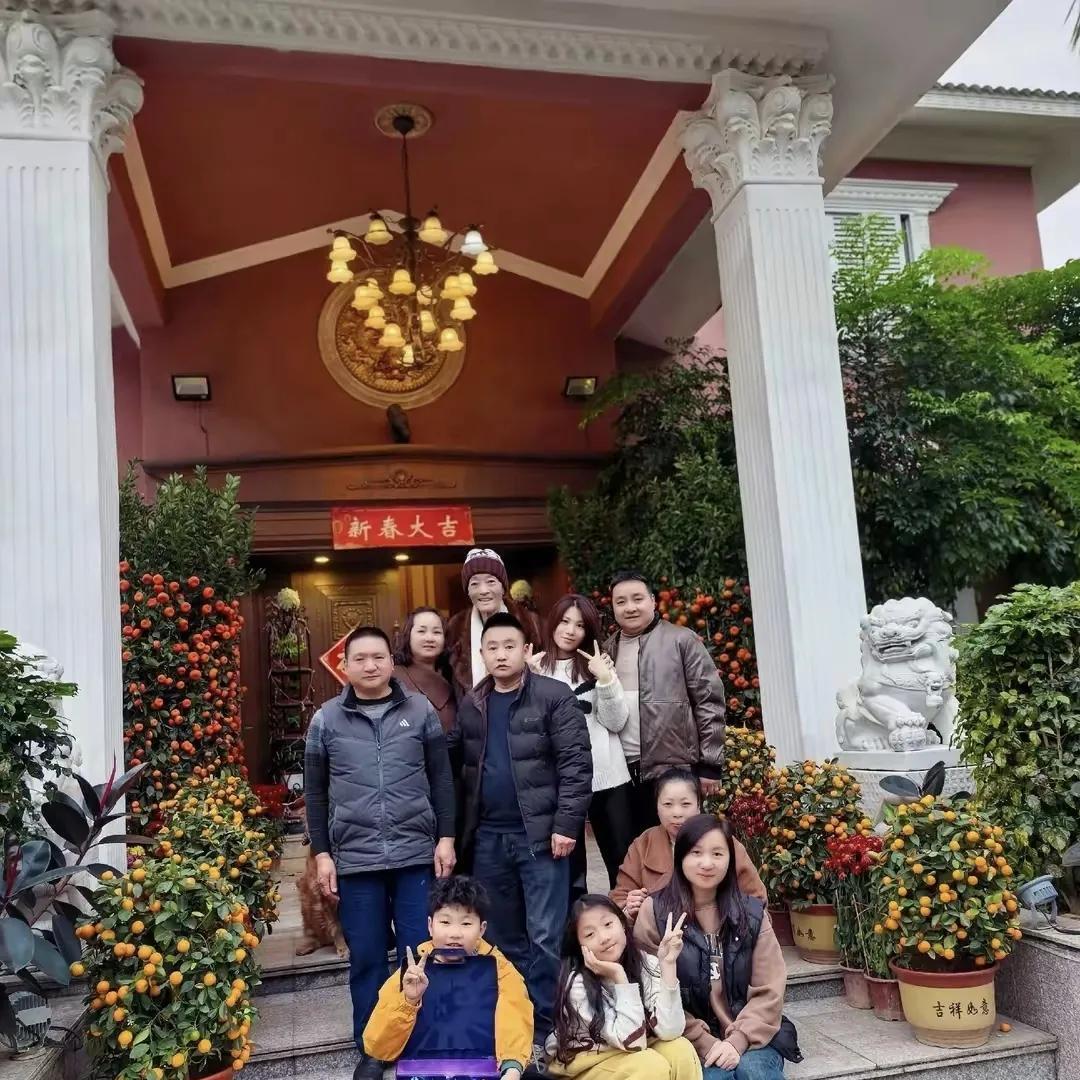 虽然方刚生前住的是三层豪宅，但是感觉房子的采光以及空气流通性不是多好。很多人买房