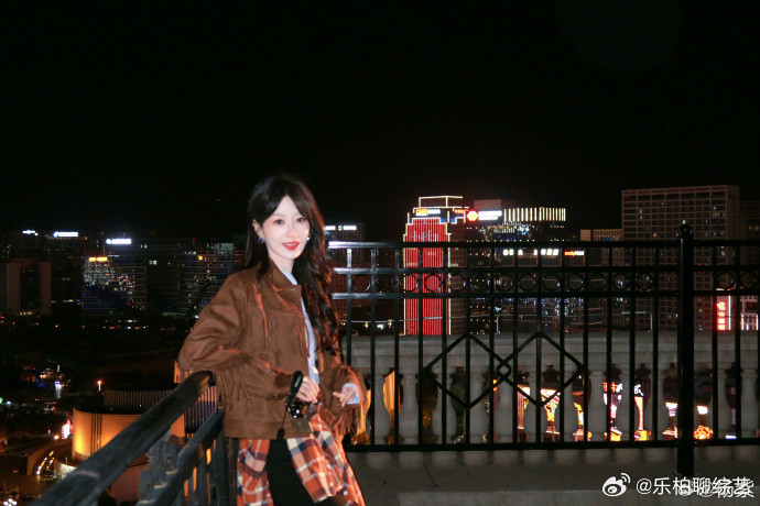 杨紫秋日美拉德ootd杨紫秋日美拉德ootd真的是太有一种秋日氛围感了呀，看