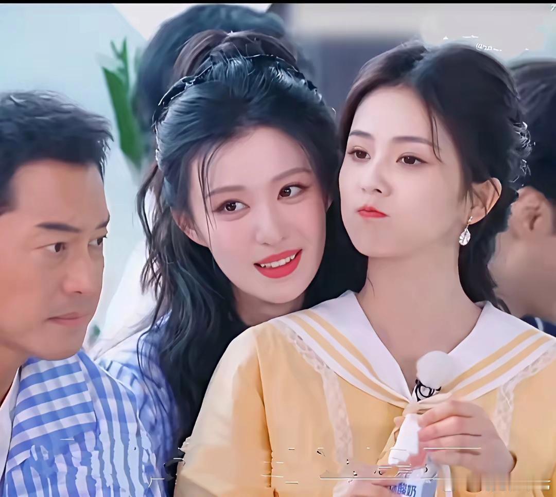白鹿和大美女王楚然同框居然没输，感觉白鹿还好看！看来很上镜嘛！不知道现实中他俩谁