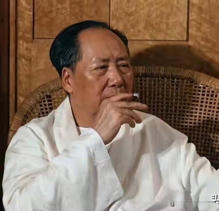 [玫瑰]红日东方，星耀山河！[玫瑰][玫瑰][玫瑰]永远怀念毛主席[玫瑰][玫