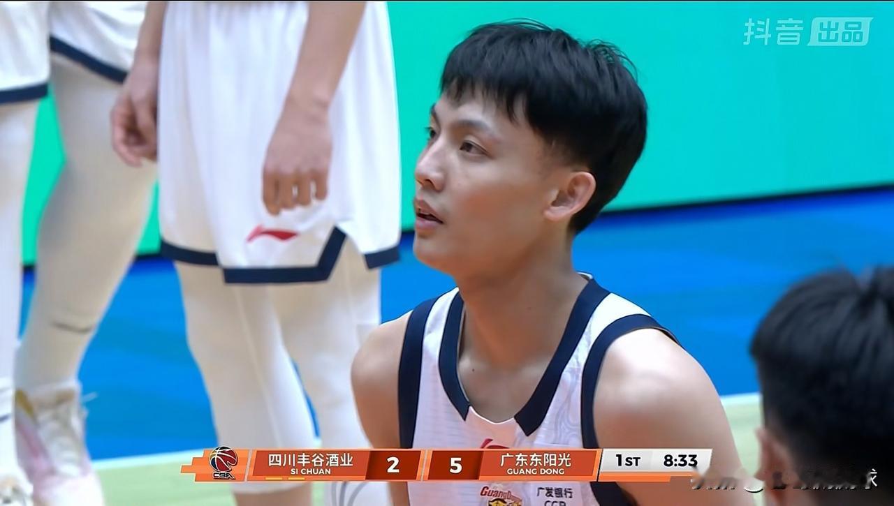 广东东阳光超级巨星徐杰真是状态堪忧！在今天广东东阳光客场以104：76大胜四川丰
