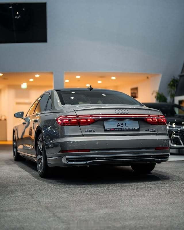 旧能源D级旗舰轿车🩶🩶🩶灰色🩶🩶🩶奥迪A8L这气场可以不？