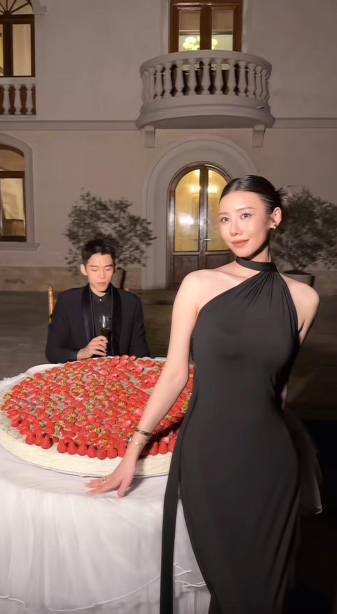 CBA球员陆文博婚礼开启倒计时，看看伴手礼准备了些什么？近日，浙江稠州金租男