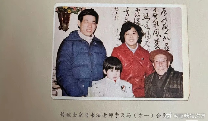 黄圣依初出道时惊艳众人，五官精致脸型流畅，脸上带点肉更显灵动，难怪被周星驰相中出