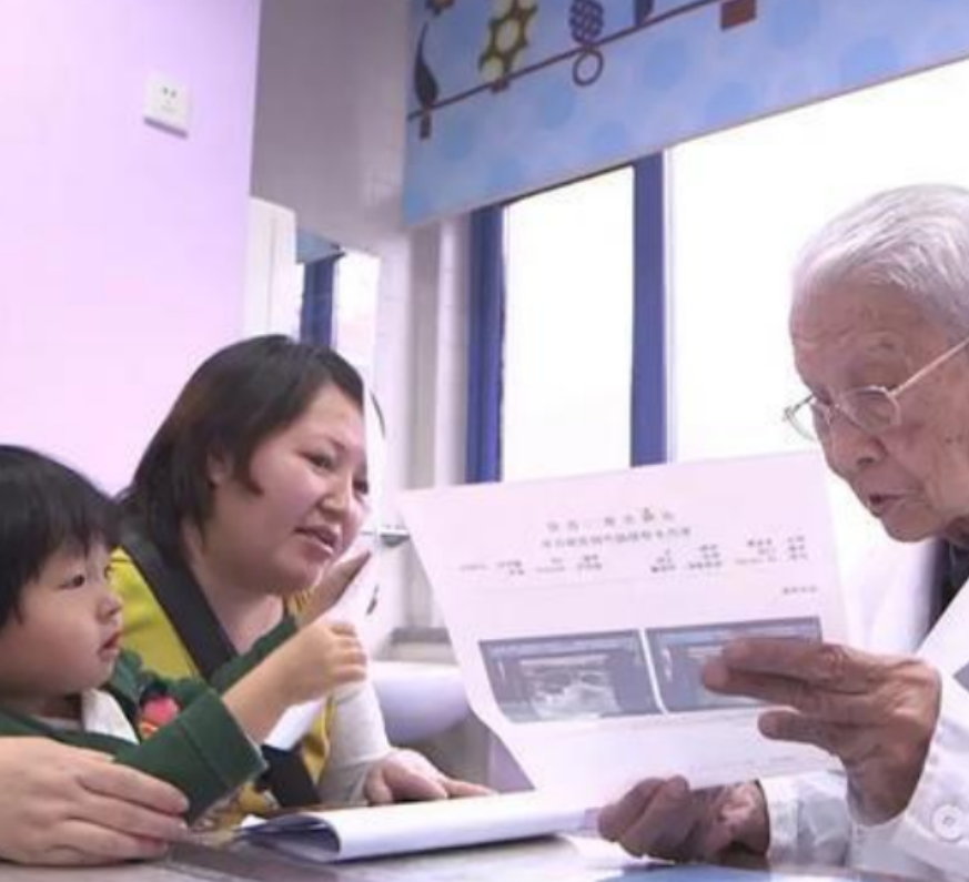 1948年，<em>张金哲</em>面对一个刚出生3天的女儿，陷入了生死抉择。她的身体因皮下坏疽症