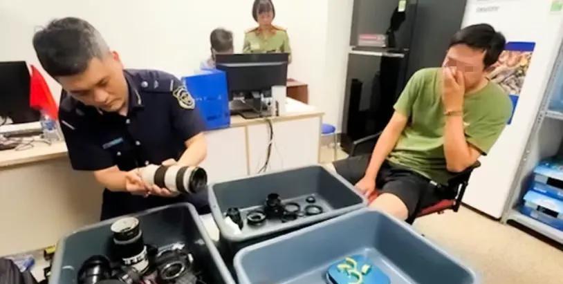 台湾男子在越南机场大哭！相机镜头内藏2公斤黄金，价值约55亿越南盾，简直是给