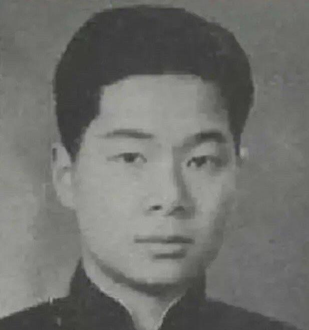 1992年，孔令侃在纽约公寓去世时手里攥着一张照片，当时屋里没人。他出生在上海名