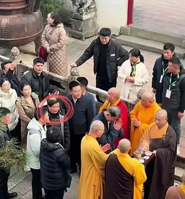 想不通，曹德旺这样身价上百亿的企业家居然也给寺庙捐了5个小目标。刷到一个消息，