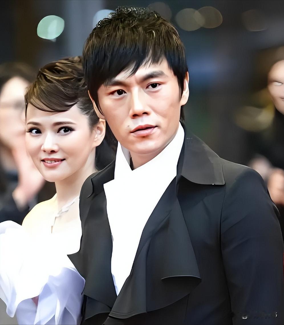 2008年，张宇提醒好朋友庾澄庆：“你老婆伊能静，最近有点诡异，你可要当心。”庾