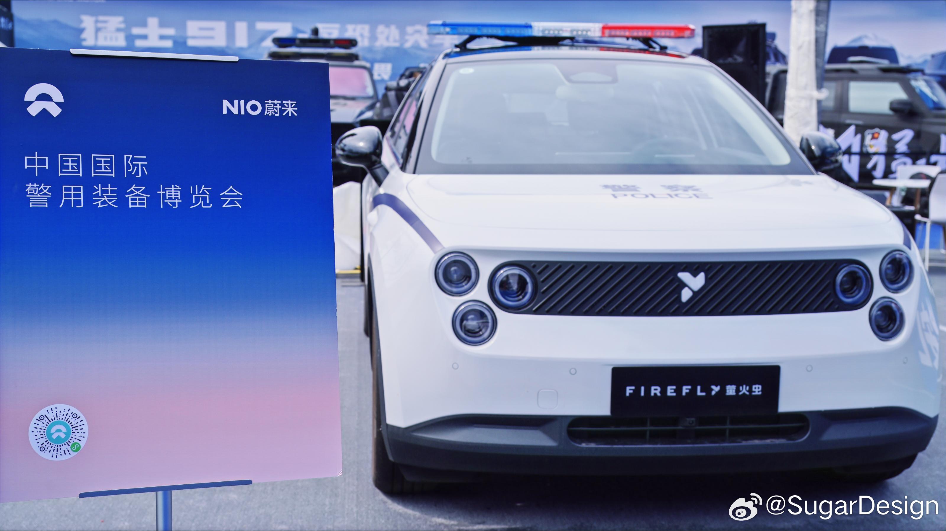 萤火虫考编中[doge]想到了PoloMK4以前的一个广告，一堆警察躲在一台Pol